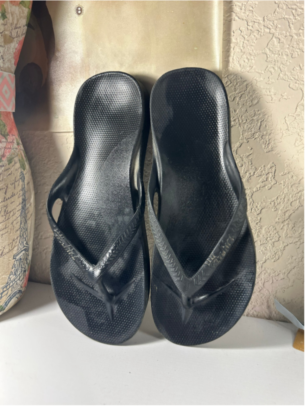 Men's Archies Flip-Flops Sandals Black Size 8